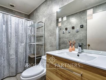 Full Conectividad y seguridad: Casa en venta en pasaje cerrado a pasos Metro Plaza Egaña