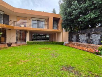 CASA EN VENTA EN CAMPESTRE MORILLOTLA CON ALBERCA Y GYM!! JARDIN ENORME!