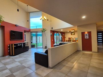 CASA EN VENTA EN CAMPESTRE MORILLOTLA CON ALBERCA Y GYM!! JARDIN ENORME!