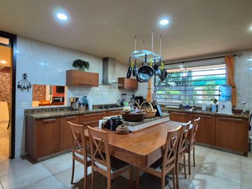 CASA EN VENTA EN CAMPESTRE MORILLOTLA CON ALBERCA Y GYM!! JARDIN ENORME!