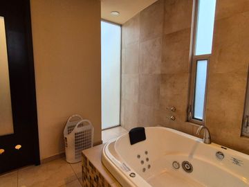 CASA EN VENTA EN CAMPESTRE MORILLOTLA CON ALBERCA Y GYM!! JARDIN ENORME!