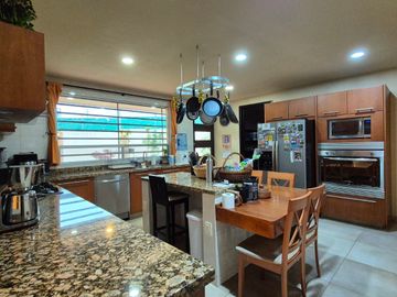 CASA EN VENTA EN CAMPESTRE MORILLOTLA CON ALBERCA Y GYM!! JARDIN ENORME!