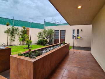 CASA EN VENTA EN CAMPESTRE MORILLOTLA CON ALBERCA Y GYM!! JARDIN ENORME!