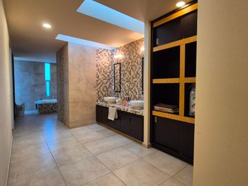 CASA EN VENTA EN CAMPESTRE MORILLOTLA CON ALBERCA Y GYM!! JARDIN ENORME!