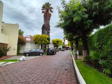 CASA EN VENTA EN CAMPESTRE MORILLOTLA CON ALBERCA Y GYM!! JARDIN ENORME!