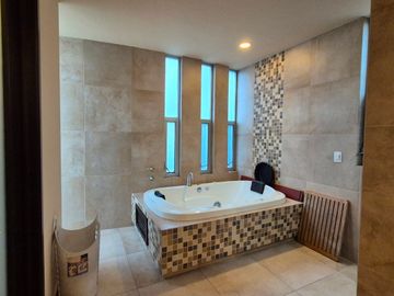 CASA EN VENTA EN CAMPESTRE MORILLOTLA CON ALBERCA Y GYM!! JARDIN ENORME!