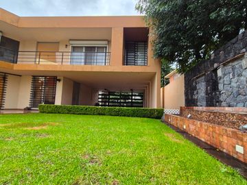 CASA EN VENTA EN CAMPESTRE MORILLOTLA CON ALBERCA Y GYM!! JARDIN ENORME!