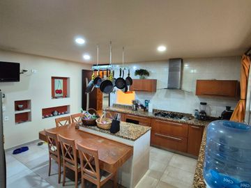 CASA EN VENTA EN CAMPESTRE MORILLOTLA CON ALBERCA Y GYM!! JARDIN ENORME!