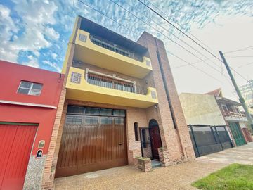VENTA CASA CON GALPÓN 172 M2 PATIO TERRAZA QUINCHO LANUS
