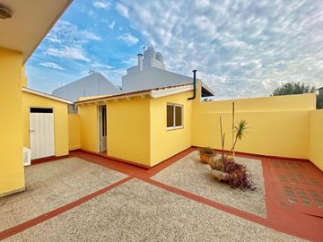 VENTA CASA CON GALPÓN 172 M2 PATIO TERRAZA QUINCHO LANUS