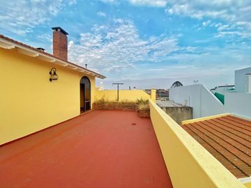 VENTA CASA CON GALPÓN 172 M2 PATIO TERRAZA QUINCHO LANUS
