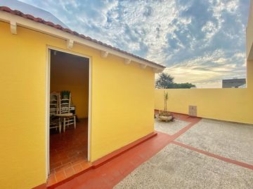 VENTA CASA CON GALPÓN 172 M2 PATIO TERRAZA QUINCHO LANUS