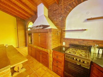 VENTA CASA CON GALPÓN 172 M2 PATIO TERRAZA QUINCHO LANUS