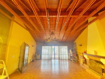 VENTA CASA CON GALPÓN 172 M2 PATIO TERRAZA QUINCHO LANUS