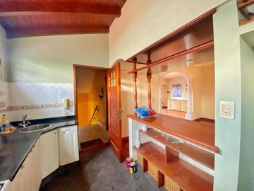 VENTA CASA CON GALPÓN 172 M2 PATIO TERRAZA QUINCHO LANUS