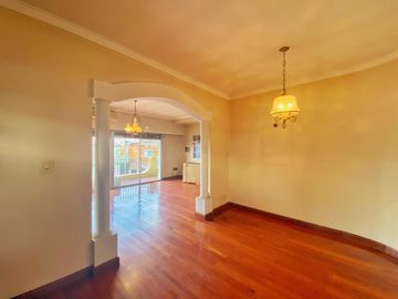 VENTA CASA CON GALPÓN 172 M2 PATIO TERRAZA QUINCHO LANUS