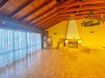VENTA CASA CON GALPÓN 172 M2 PATIO TERRAZA QUINCHO LANUS