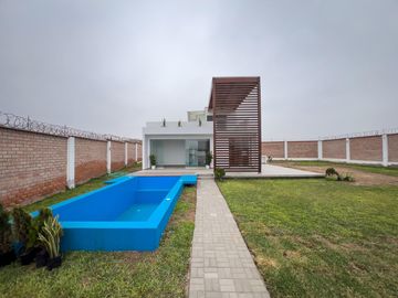 LINDA CASA CON PISCINA EN ALQUILER EN LURIN