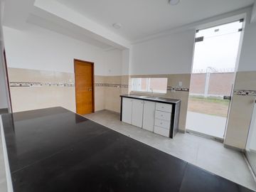 LINDA CASA CON PISCINA EN ALQUILER EN LURIN