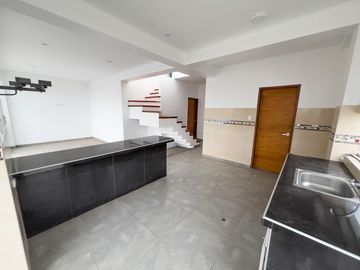 LINDA CASA CON PISCINA EN ALQUILER EN LURIN