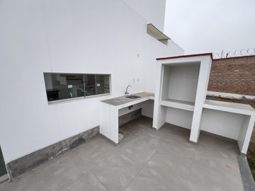 LINDA CASA CON PISCINA EN ALQUILER EN LURIN