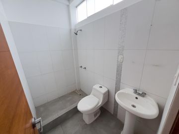 LINDA CASA CON PISCINA EN ALQUILER EN LURIN