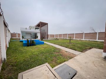 LINDA CASA CON PISCINA EN ALQUILER EN LURIN
