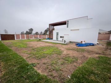 LINDA CASA CON PISCINA EN ALQUILER EN LURIN