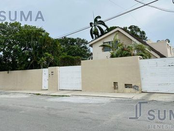 Casa en Venta con Alberca en Col. Jardín 20 de Noviembre, Madero Tamaulipas.