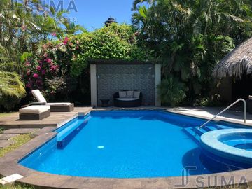 Casa en Venta con Alberca en Col. Jardín 20 de Noviembre, Madero Tamaulipas.