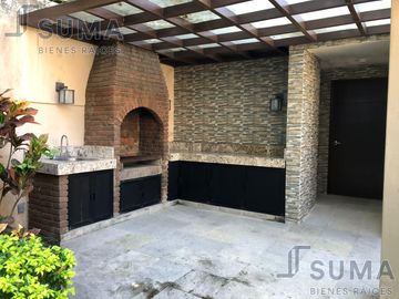 Casa en Venta con Alberca en Col. Jardín 20 de Noviembre, Madero Tamaulipas.
