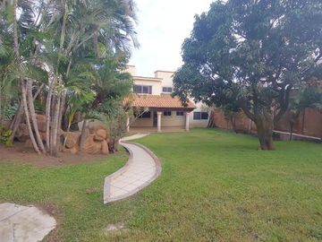 Casa Sola en Lomas de Cortes Cuernavaca - LLR-130-Cs