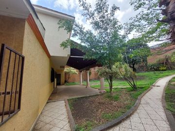 Casa Sola en Lomas de Cortes Cuernavaca - LLR-130-Cs