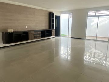 CASA EN VENTA EN EL CLUSTER 222 LOMAS DE ANGELÓPOLIS