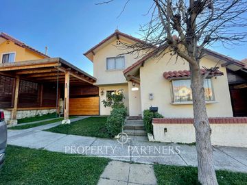 Hermosa casa en barrio residencial