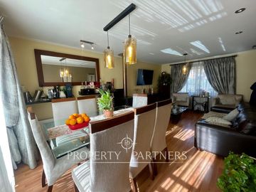 Hermosa casa en barrio residencial