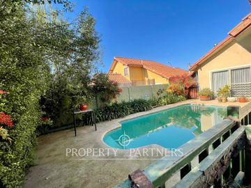 Hermosa casa en barrio residencial