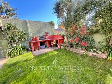 Hermosa casa en barrio residencial