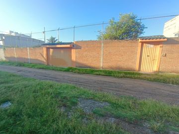 Venta Casa de un piso con amplio jardín de 300 m2, Santiago Momoxpan