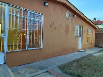 Venta Casa de un piso con amplio jardín de 300 m2, Santiago Momoxpan