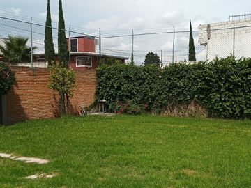 Venta Casa de un piso con amplio jardín de 300 m2, Santiago Momoxpan
