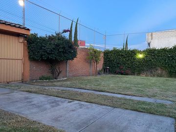 Venta Casa de un piso con amplio jardín de 300 m2, Santiago Momoxpan