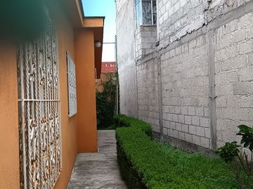 Venta Casa de un piso con amplio jardín de 300 m2, Santiago Momoxpan