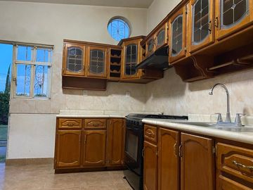 Venta Casa de un piso con amplio jardín de 300 m2, Santiago Momoxpan