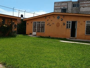 Venta Casa de un piso con amplio jardín de 300 m2, Santiago Momoxpan