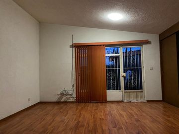 Venta Casa de un piso con amplio jardín de 300 m2, Santiago Momoxpan