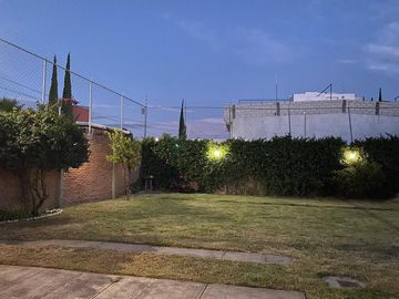 Venta Casa de un piso con amplio jardín de 300 m2, Santiago Momoxpan
