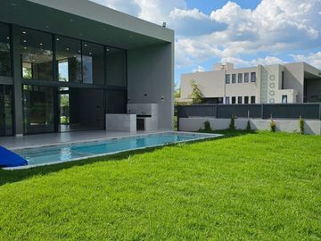 CASA EN VENTA EN  COUNTRY CLUB GRAN JARDIN LEÓN GUANAJUATO