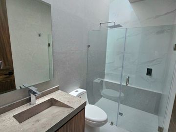 CASA EN VENTA EN  COUNTRY CLUB GRAN JARDIN LEÓN GUANAJUATO