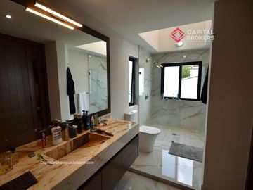 Casa de Lujo en Venta en Valle Real